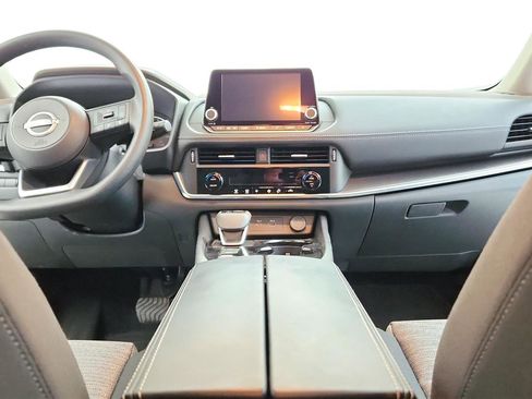 Used 2023 Nissan Rogue SV image 28