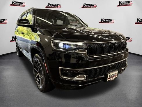 Used 2025 Jeep Wagoneer Series III AWD/4WD image 3