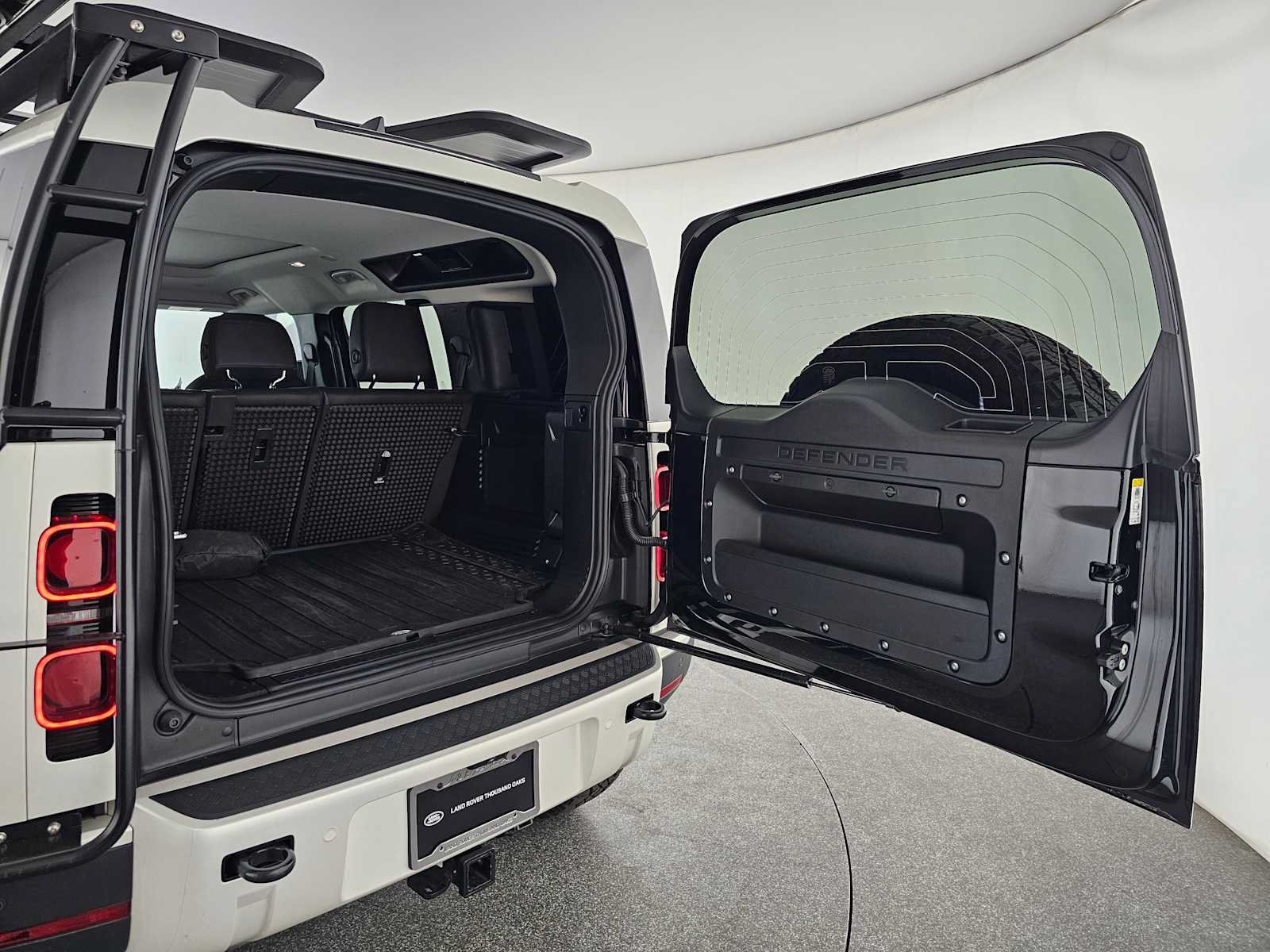 New 2024 Land Rover Defender 110 S AWD/4WD image 13
