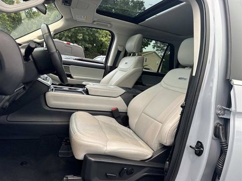 Used 2025 Ford Expedition Max Platinum w/ Driver's Package AWD/4WD image 8
