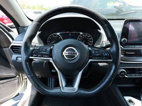 Used 2019 Nissan Altima 2.0 Edition One FWD image 11