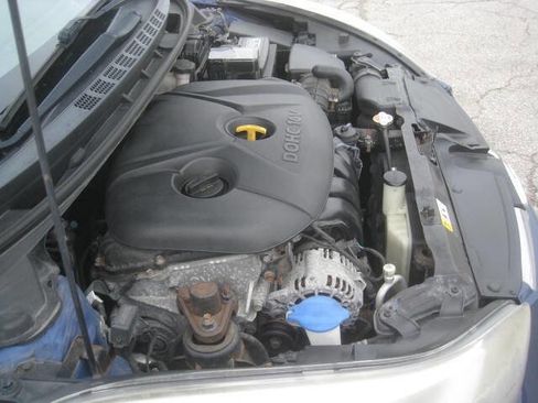 Used 2016 Hyundai Elantra SE image 28