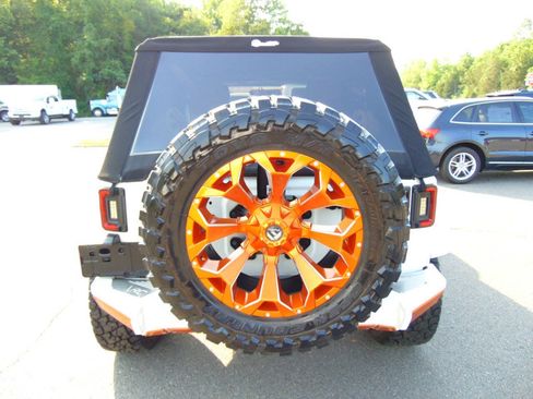 Used 2016 Jeep Wrangler Unlimited Sport w/ Connectivity Group AWD/4WD image 4