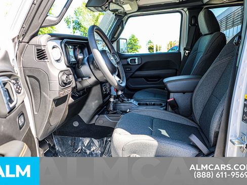 Used 2024 Jeep Wrangler Sahara image 17