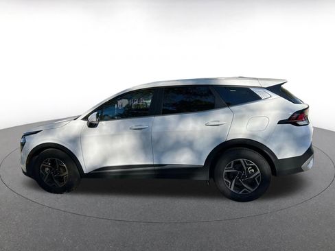 Used 2025 Kia Sportage LX image 4