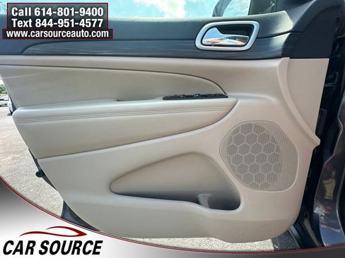 Used 2021 Jeep Grand Cherokee Laredo AWD/4WD image 16