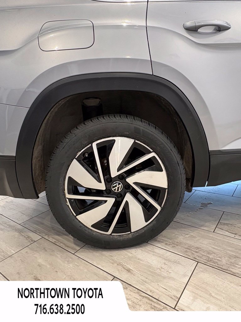 Used 2025 Volkswagen Atlas SE AWD/4WD image 12