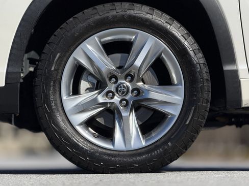 Used 2019 Toyota Highlander Limited image 17