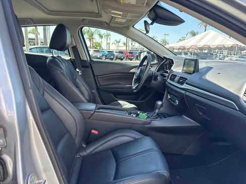 Used 2018 MAZDA MAZDA3 Touring FWD image 10