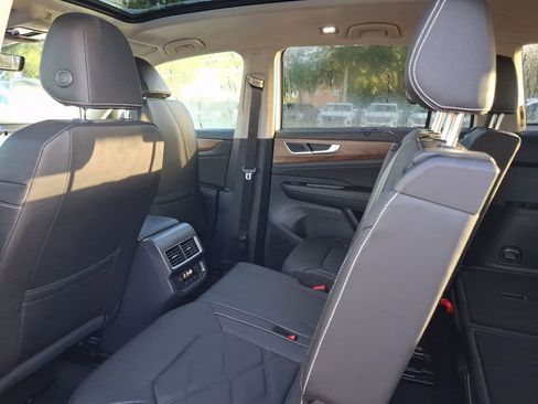 New 2026 Volkswagen Atlas SE FWD image 5