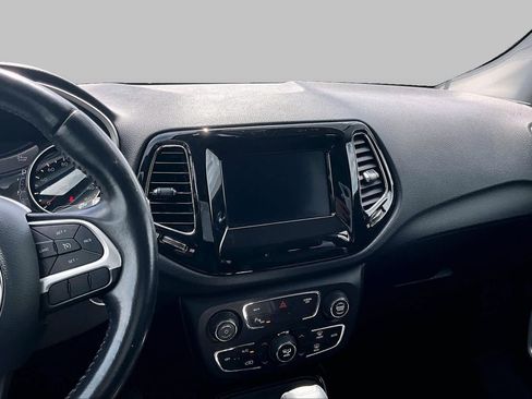 Used 2019 Jeep Compass Latitude FWD image 7