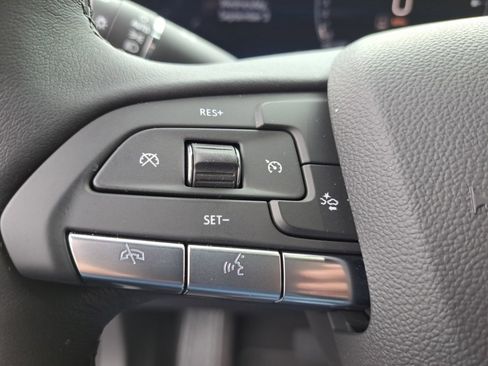 Used 2025 Cadillac XT4 Premium Luxury image 34