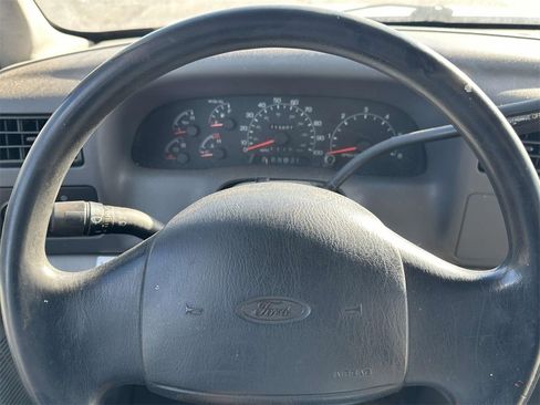 Used 2001 Ford F250 XL image 17