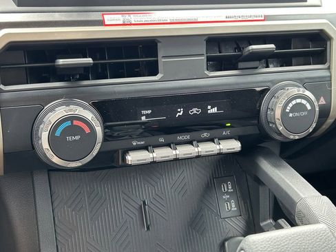 Used 2025 Toyota Tacoma SR5 AWD/4WD image 30