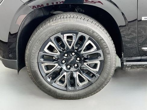 Used 2023 GMC Yukon Denali Ultimate AWD/4WD image 11