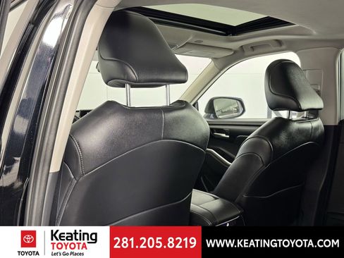 Used 2025 Toyota Highlander XLE image 16