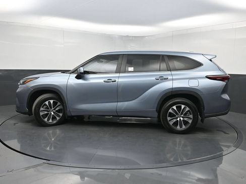 Used 2024 Toyota Highlander XLE AWD/4WD image 42