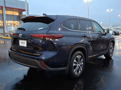Certified 2024 Toyota Highlander XLE image 7
