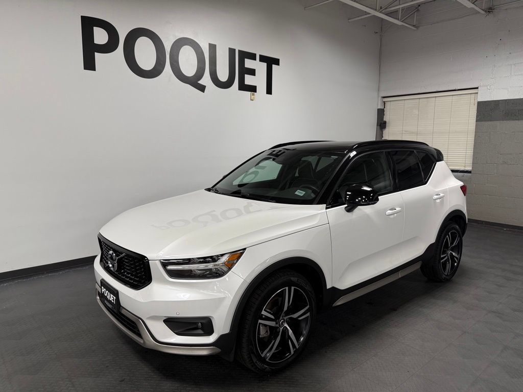 Used 2021 Volvo XC40 T5 R-Design AWD/4WD image 2