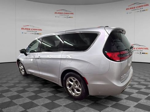 Used 2024 Chrysler Pacifica Limited FWD image 5