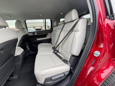 Used 2025 Hyundai Santa Fe SEL AWD/4WD image 27