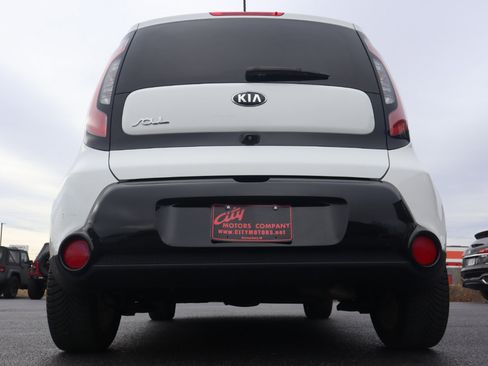 Used 2016 Kia Soul + image 8