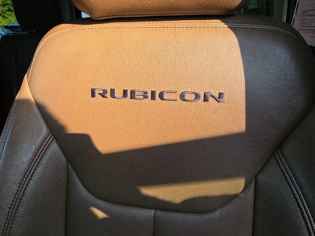 Used 2016 Jeep Wrangler Unlimited Rubicon w/ Dual Top Group AWD/4WD image 22