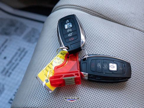 Used 2018 Lincoln Navigator Select w/ Technology Package image 57