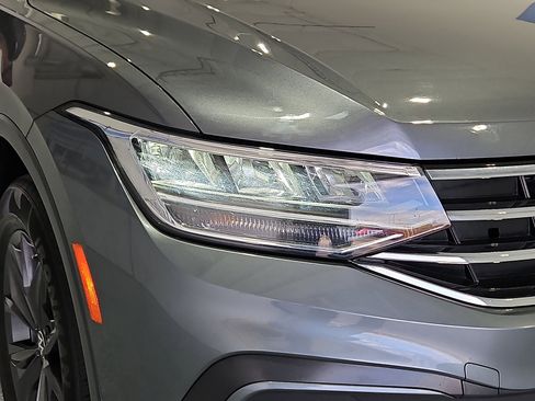 Certified 2022 Volkswagen Tiguan SE image 6