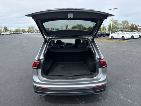 Used 2024 Volkswagen Tiguan SE w/ Panoramic Sunroof Package AWD/4WD image 24