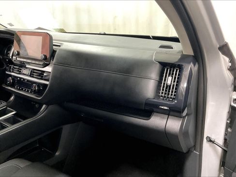 Certified 2024 Nissan Pathfinder SV image 13