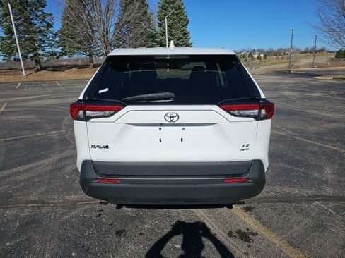 Used 2022 Toyota RAV4 LE image 5