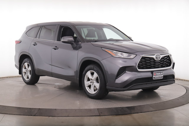 Used 2024 Toyota Highlander LE AWD/4WD image 2
