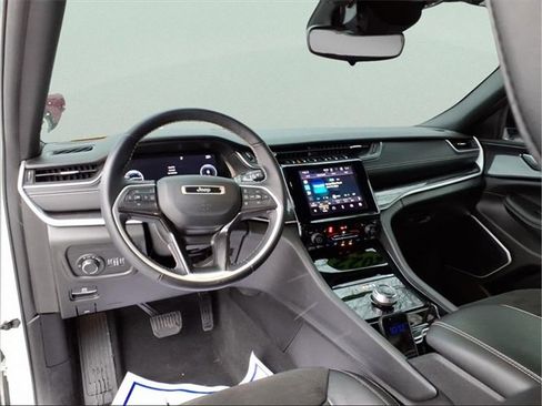 Used 2022 Jeep Grand Cherokee Altitude image 9