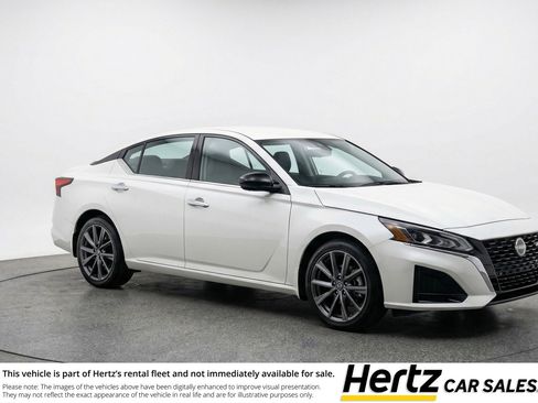 Used 2025 Nissan Altima 2.5 SV image 1