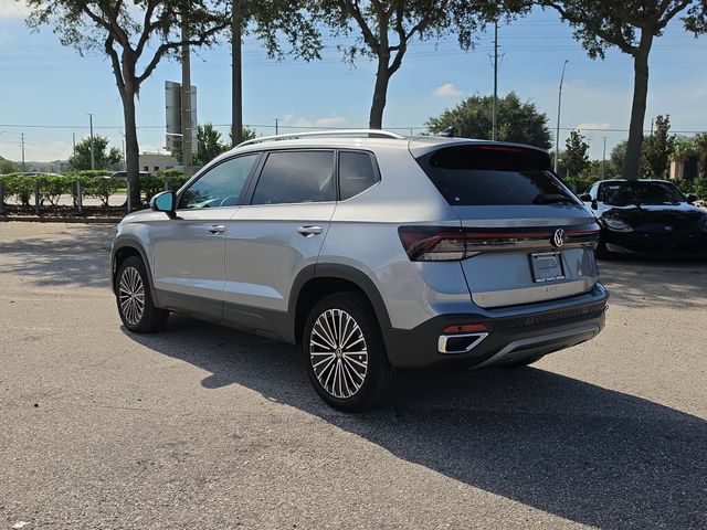 Used 2025 Volkswagen Taos SE FWD image 6