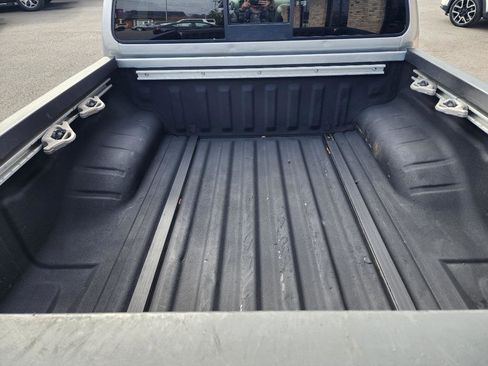 Used 2019 Nissan Frontier SL image 5