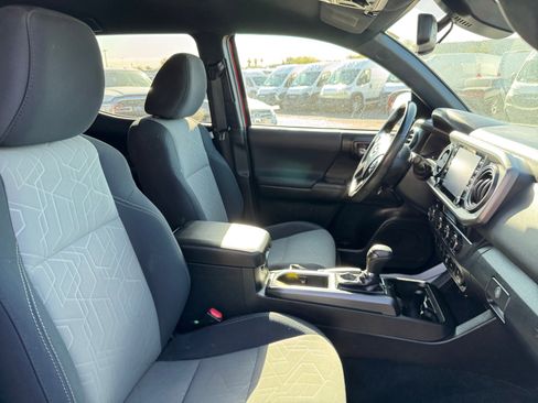 Used 2021 Toyota Tacoma TRD Off-Road w/ Technology Package image 30