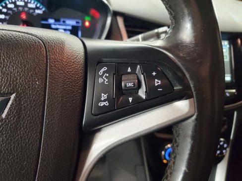 Used 2019 Chevrolet Trax LT w/ LT Convenience Package FWD image 18