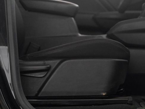 Used 2024 Chevrolet Colorado Trail Boss w/ Technology Package image 37