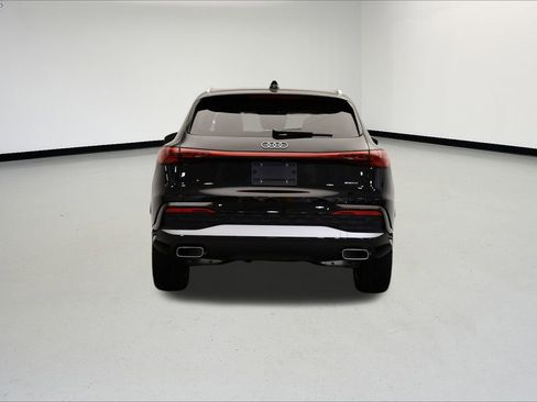 Used 2025 Audi Q5 Premium w/ Convenience Package image 4