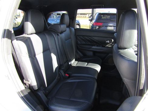 Used 2022 Mitsubishi Outlander SEL image 25