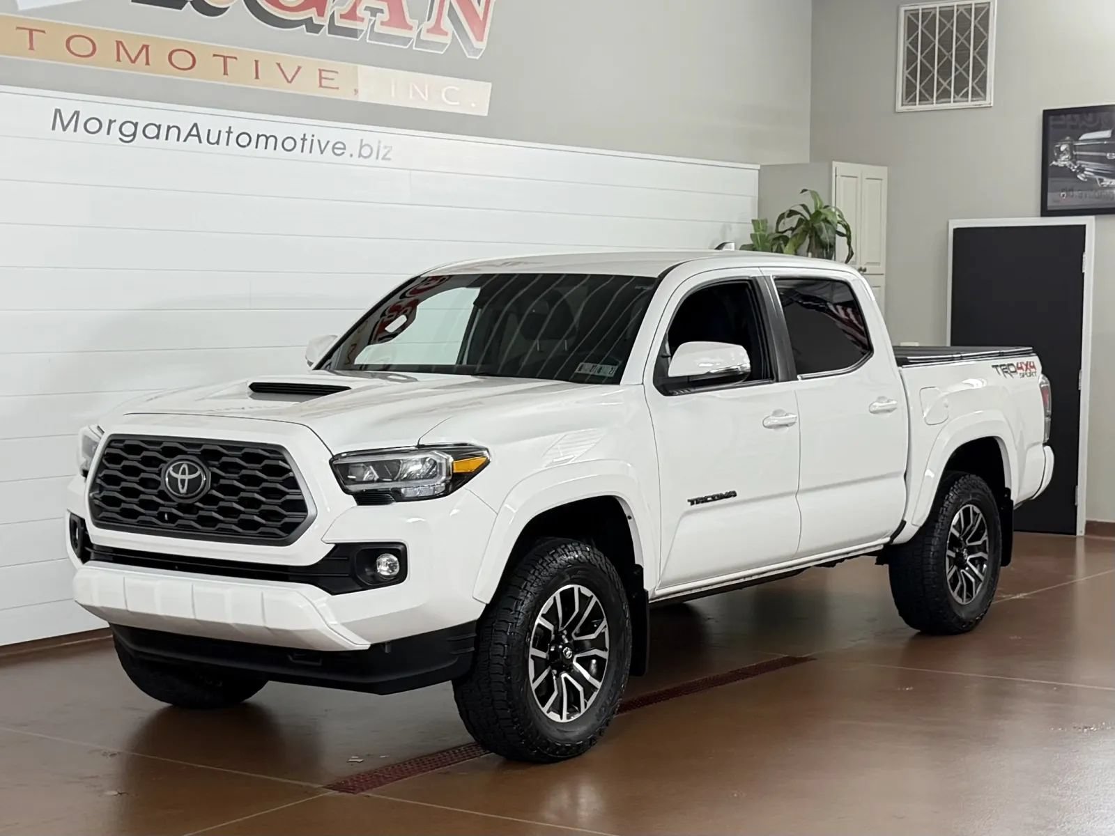 Used 2023 Toyota Tacoma TRD Sport AWD/4WD image 8