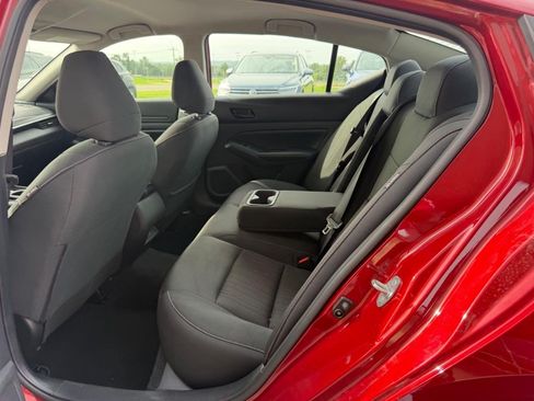 Used 2024 Nissan Altima 2.5 SV FWD image 9