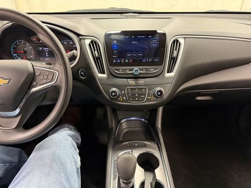Used 2023 Chevrolet Malibu LT image 22