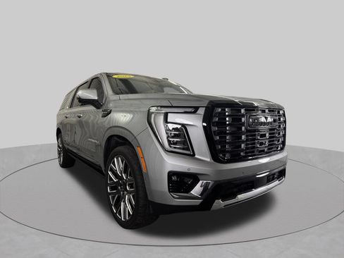 Used 2025 GMC Yukon XL Denali Ultimate AWD/4WD image 5