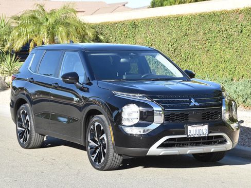 Used 2023 Mitsubishi Outlander SE image 5