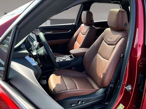 New 2026 Cadillac XT5 Premium Luxury w/ Driver Assist Package FWD image 9