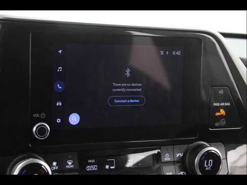Used 2023 Toyota Highlander LE FWD image 12