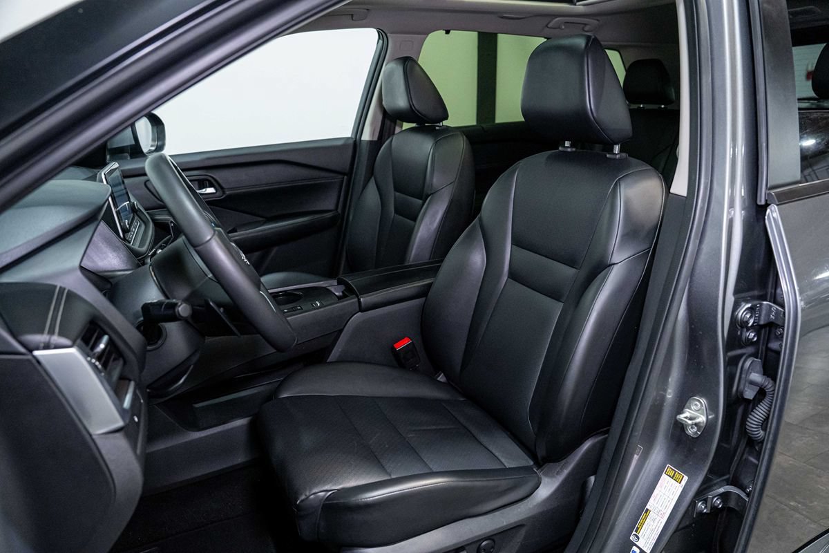 Used 2024 Nissan Rogue SV w/ SV Premium Package FWD image 12